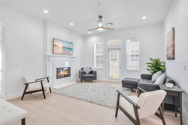 Building Photo - 1659 Hanks Ave