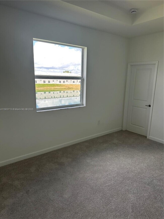 Building Photo - 2748 SE 26th Ave