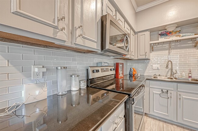 Building Photo - 11733 Lakeside Pl Dr