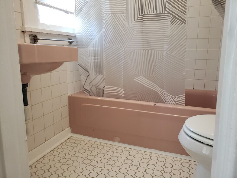 Building Photo - 480 31st Ave N