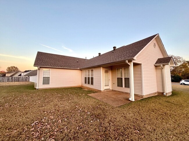 Building Photo - Cozy Living For Cold Days