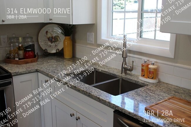 Building Photo - 314 Elmwood Dr