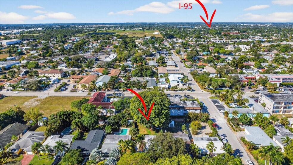 Building Photo - 1511 S Palmway