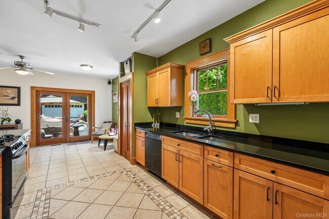 Building Photo - 281 Piermont Ave