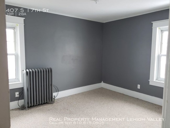 Building Photo - Charming West End house available now!