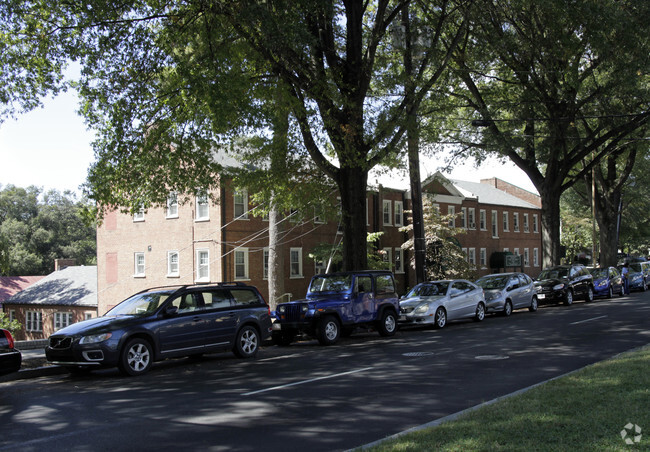 4854-4862 Macarthur Blvd - MacArthur Boulevard Apartments