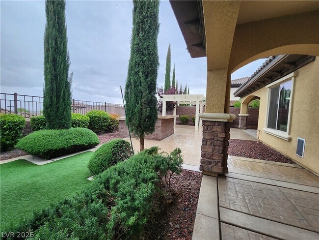 Building Photo - 2713 Cyrano St