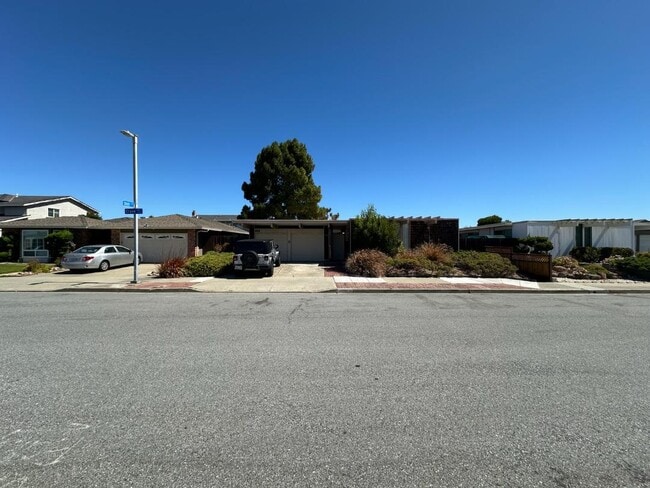 Primary Photo - 771 Crane Ave