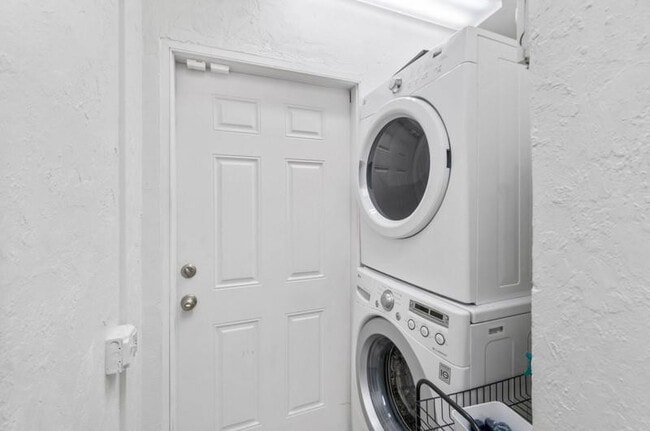 Building Photo - 3310 NE 18th St