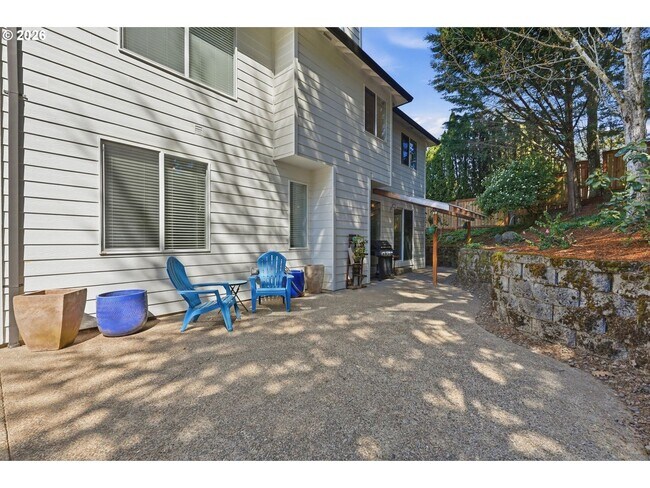 Building Photo - Beautifully Updated 5BR Home with Designer Kitchen, Main-Level Suite & Private Backyard Oasis Nea...