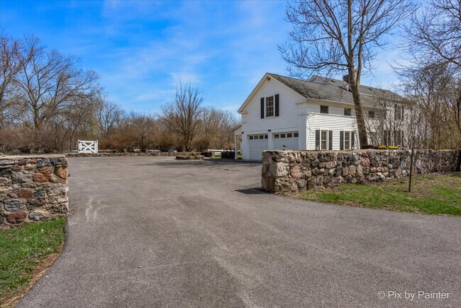 Building Photo - 708 S Rose Farm Rd