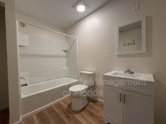 Building Photo - 11330 NE 66th Ln