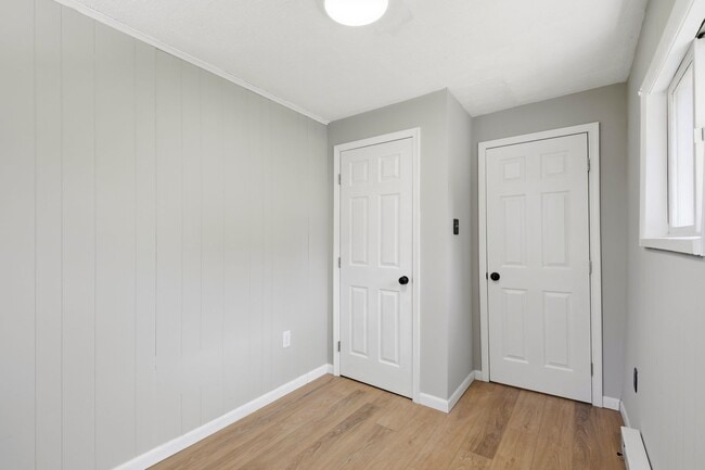 Building Photo - 606 Meadow Ave