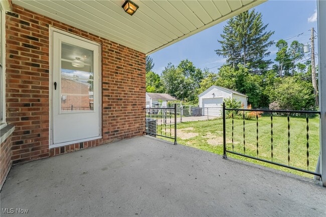Building Photo - 24111 Edgehill Dr