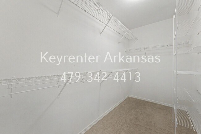 Building Photo - 3801 SW Carriageway Ave