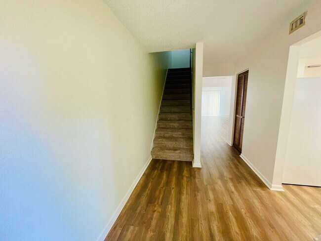 Building Photo - Townhome in Ormond Beach