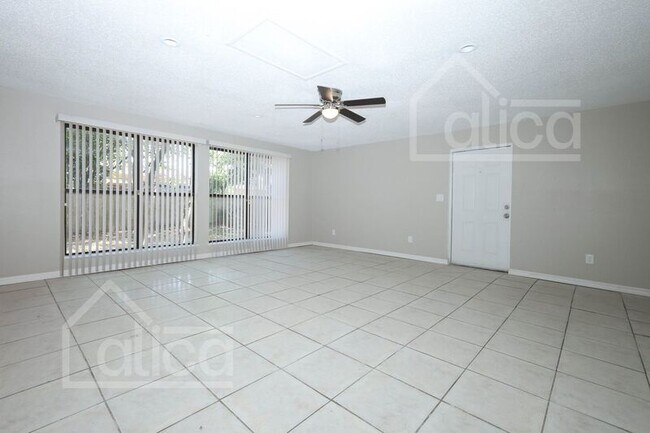 Building Photo - 4006 Luan Dr