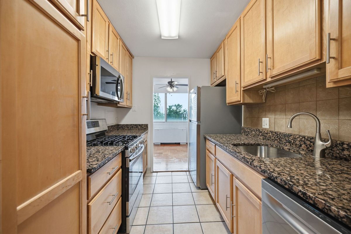 Building Photo - 301 N Beauregard St