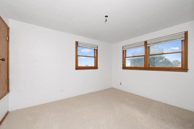 Building Photo - N1033 Co Rd K