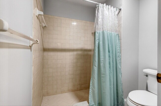 Building Photo - 460 Hardwood Pl