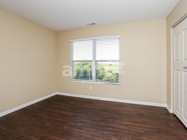 Building Photo - 605 Country Brook Ln