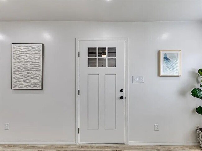 Building Photo - Modern Comfort in Every Square Foot