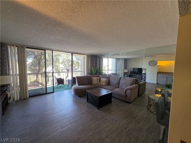 Building Photo - 750 S Royal Crest Cir