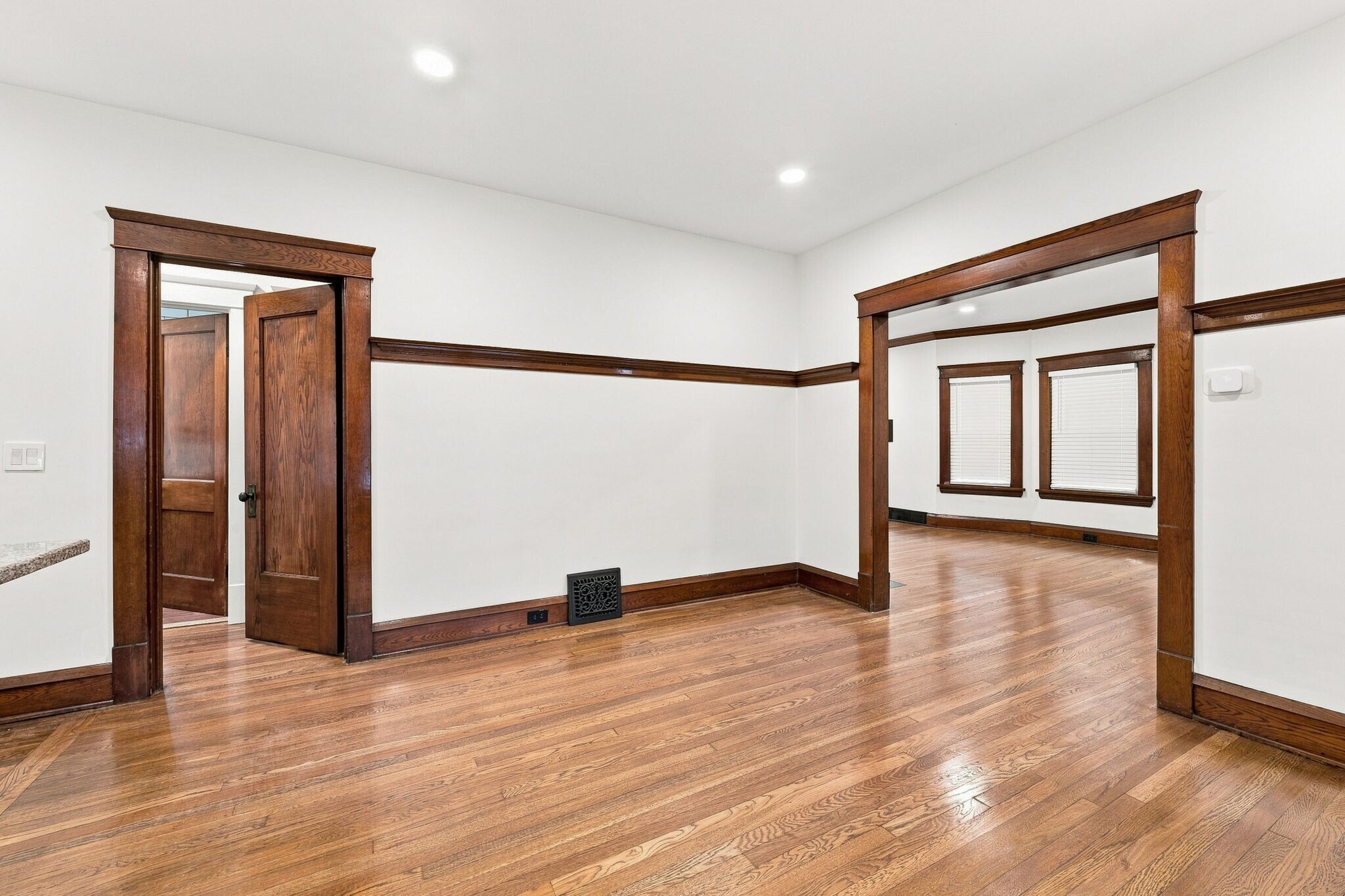 Building Photo - 1320 W 64th St