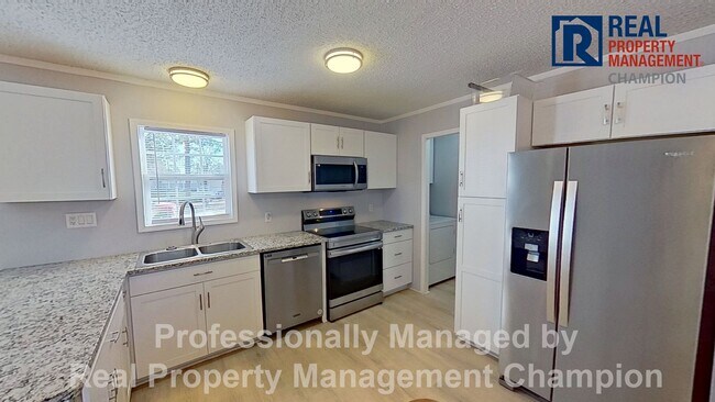 Building Photo - 2 BD/2 BA Home w/Open Main Living Area and Split Bedrooms