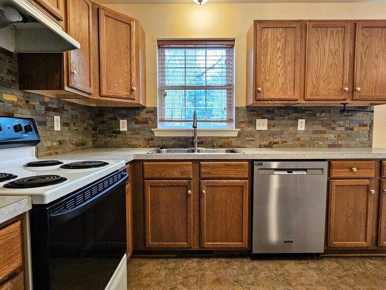 Building Photo - 562 Wood Duck Dr