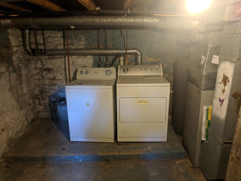 washer/dryer - 343 Belgrade Ave