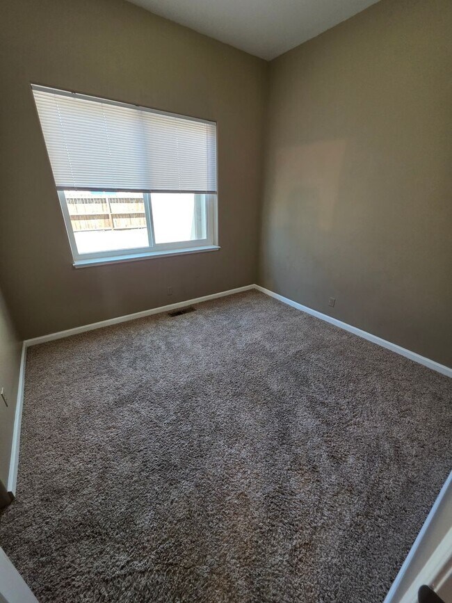 Building Photo - Fully Furnished