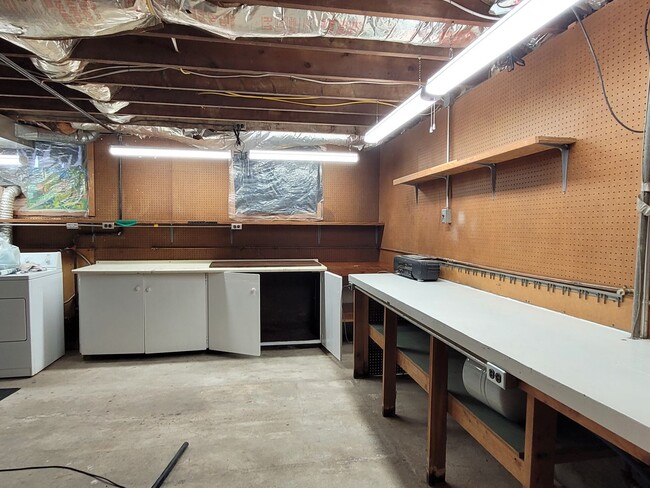 Building Photo - Whitefish 4 bedroom Unfurnished Home