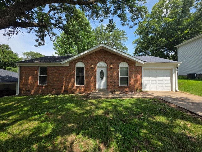 Primary Photo - 3 Bedroom / 1 Bath House - Garage and Fenc...