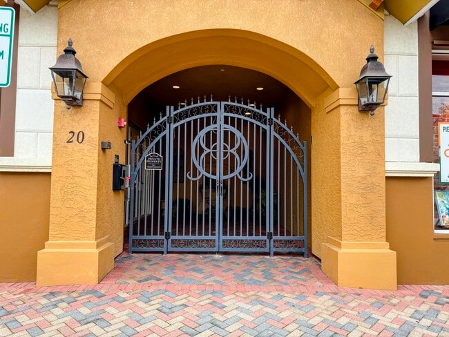 Building Photo - 20 Orange Ave