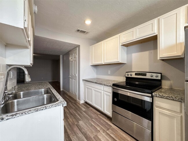 Building Photo - 11873 Algonquin Dr