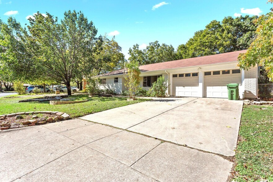 Building Photo - Conveniently located Fort Worth home with a welcoming atmosphere!