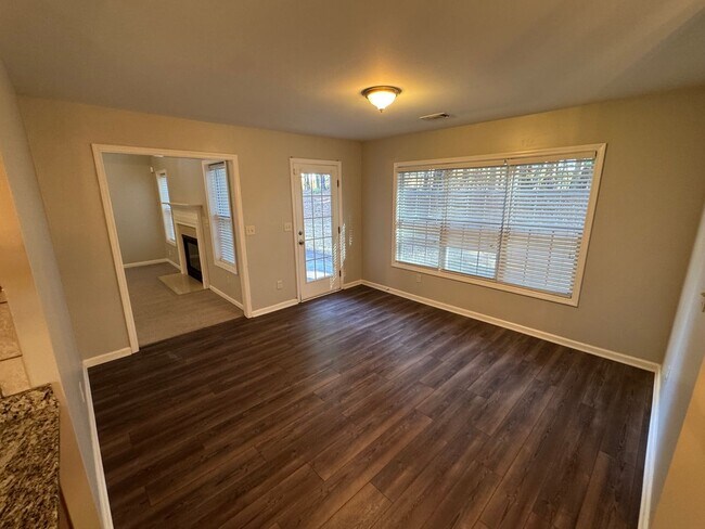 Building Photo - Beautiful 4 bed 3 Bath Home in Heart of Gr...