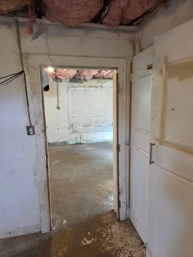 Building Photo - 1744 Granby Rd