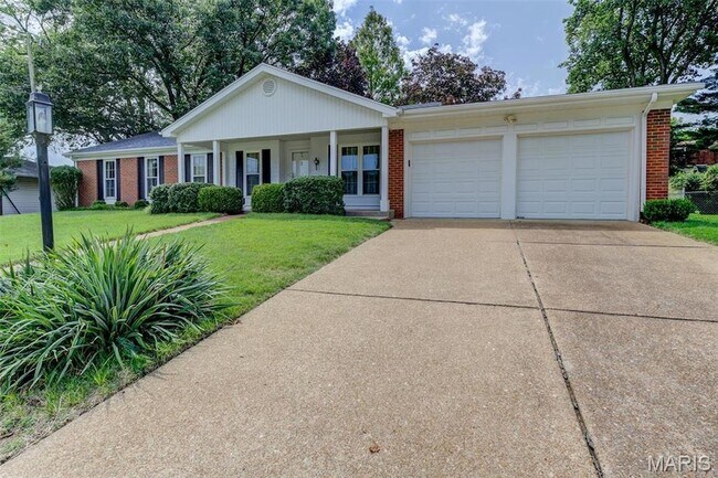 Building Photo - 1853 Burlewood Dr