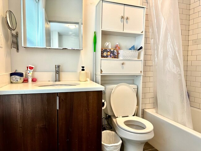 Building Photo - 19 Marney St