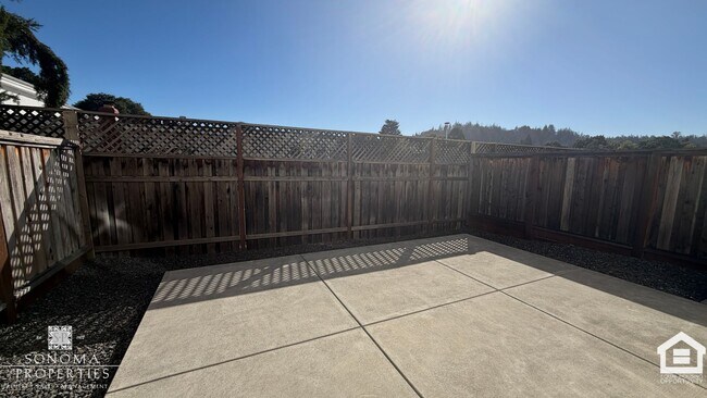 Building Photo - Modern 3-Story Living in Santa Rosa - Available Now!