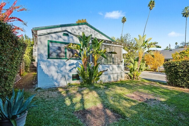 Building Photo - Charming 2-Bedroom Back House in Prime Pasadena Location