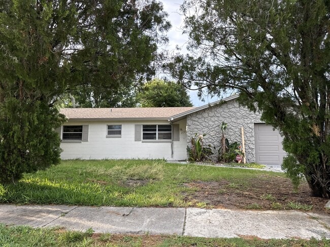 Building Photo - 4635 Canna Dr