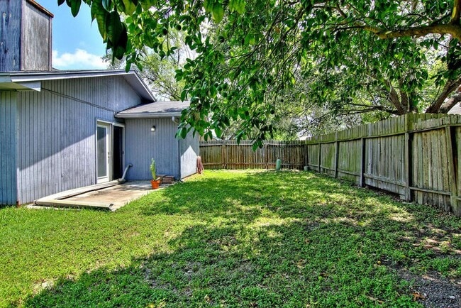 Building Photo - 11401 Woodway Creek Dr