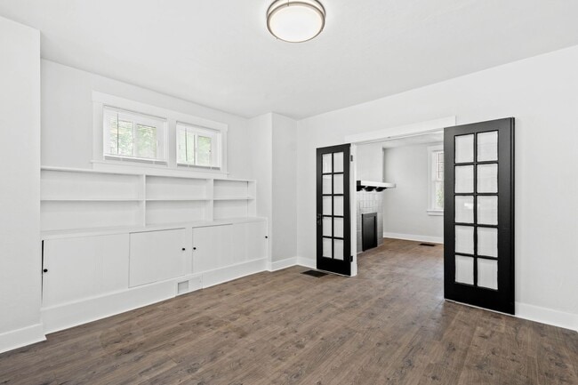 Building Photo - Spectacular 3 bedroom home in Carrick available now!