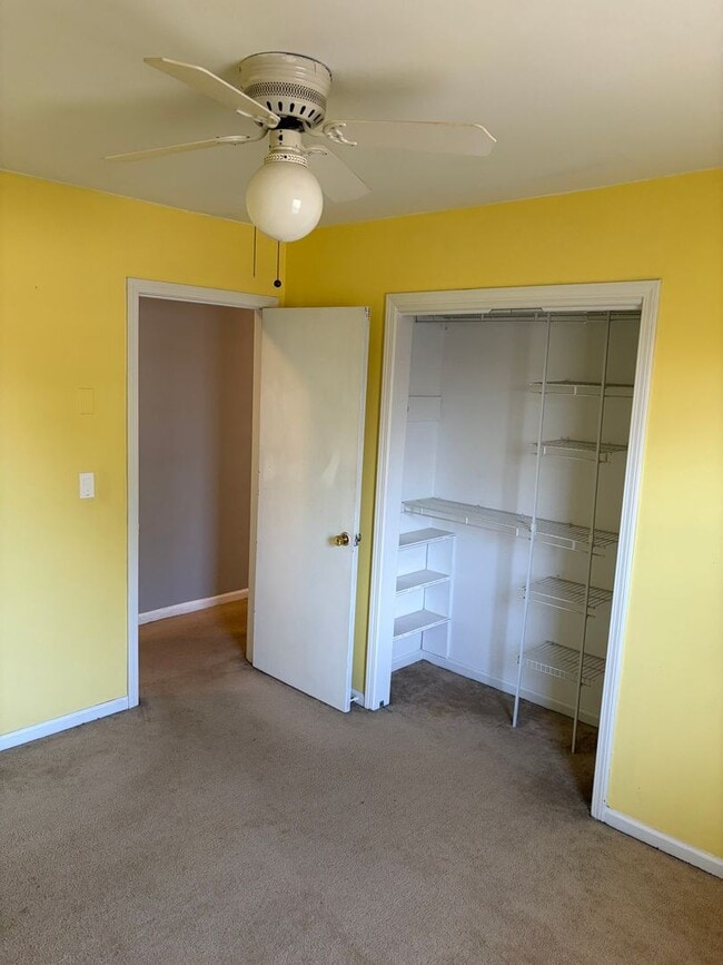 Building Photo - FENCED IN YARD AND LARGE DETACHED TWO CAR GARAGE LOCATED IN THE DESIRED TRAVELERS REST!!!