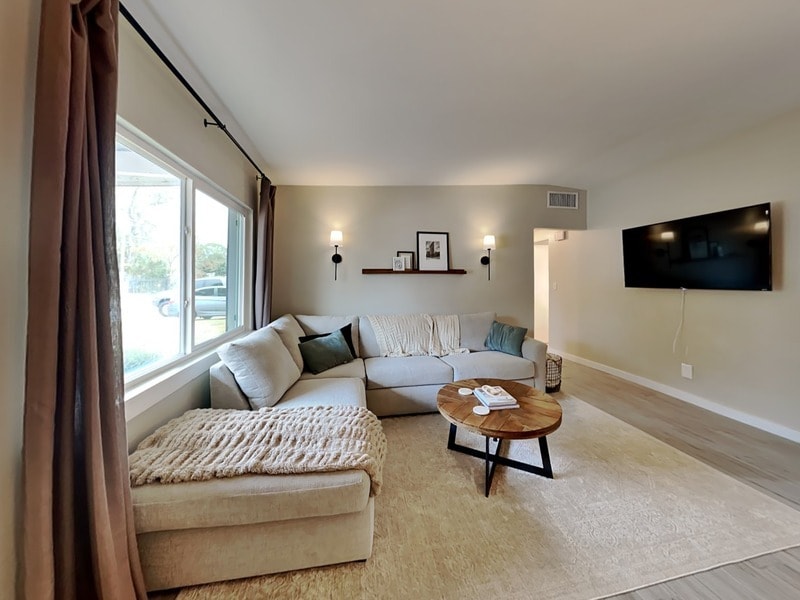 Building Photo - 612 Ridgewood St