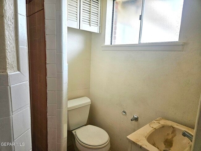 Building Photo - 3411 Garnet Dr