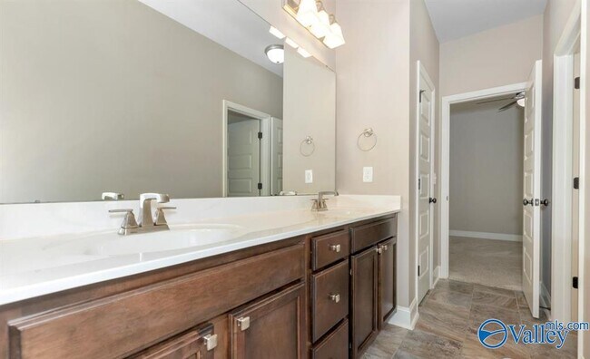 Building Photo - 138 Legacy Cove Dr SW